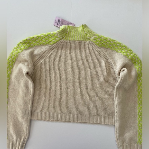 NWT‎ Wild Fable Womens Cropped Sweater Size Small Cream Floresent Green Stripe - Picture 6 of 11